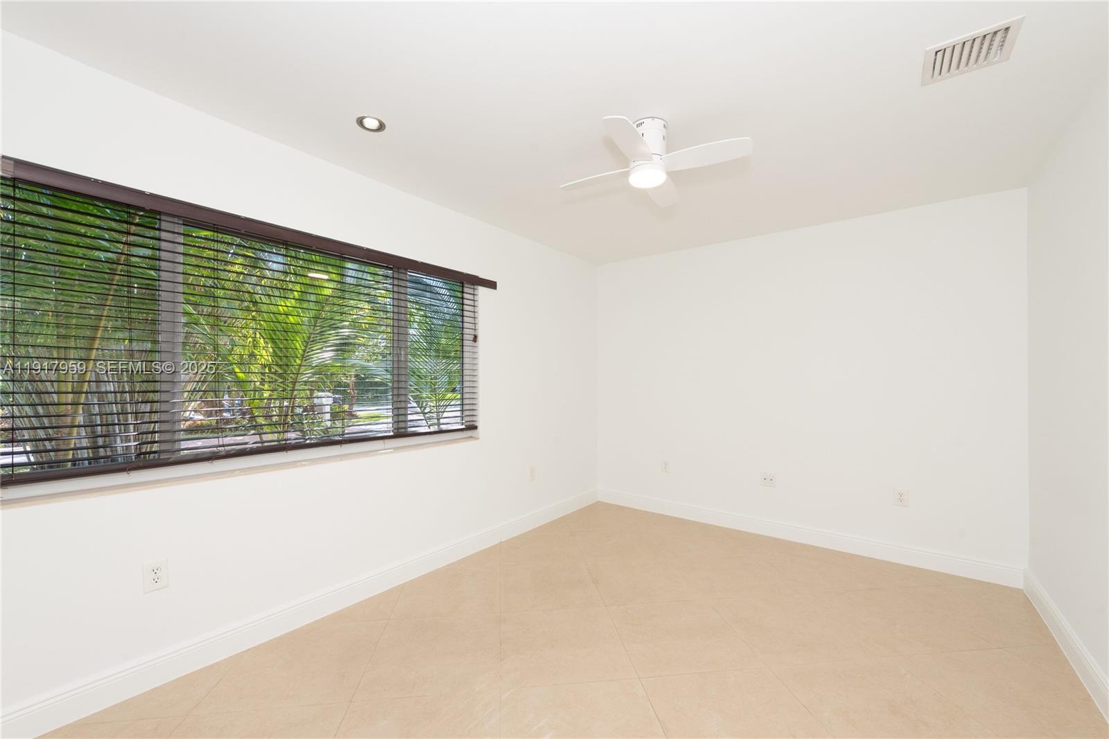 CORAL REEF ESTATES - Residential Lease