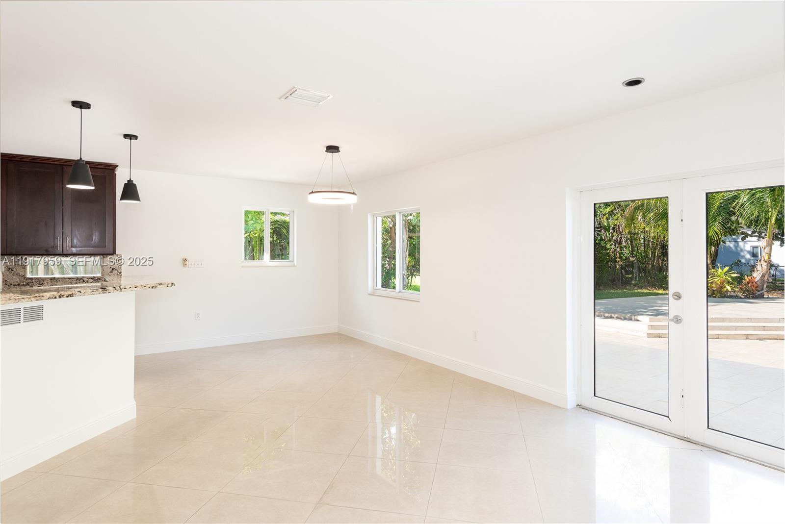 CORAL REEF ESTATES - Residential Lease