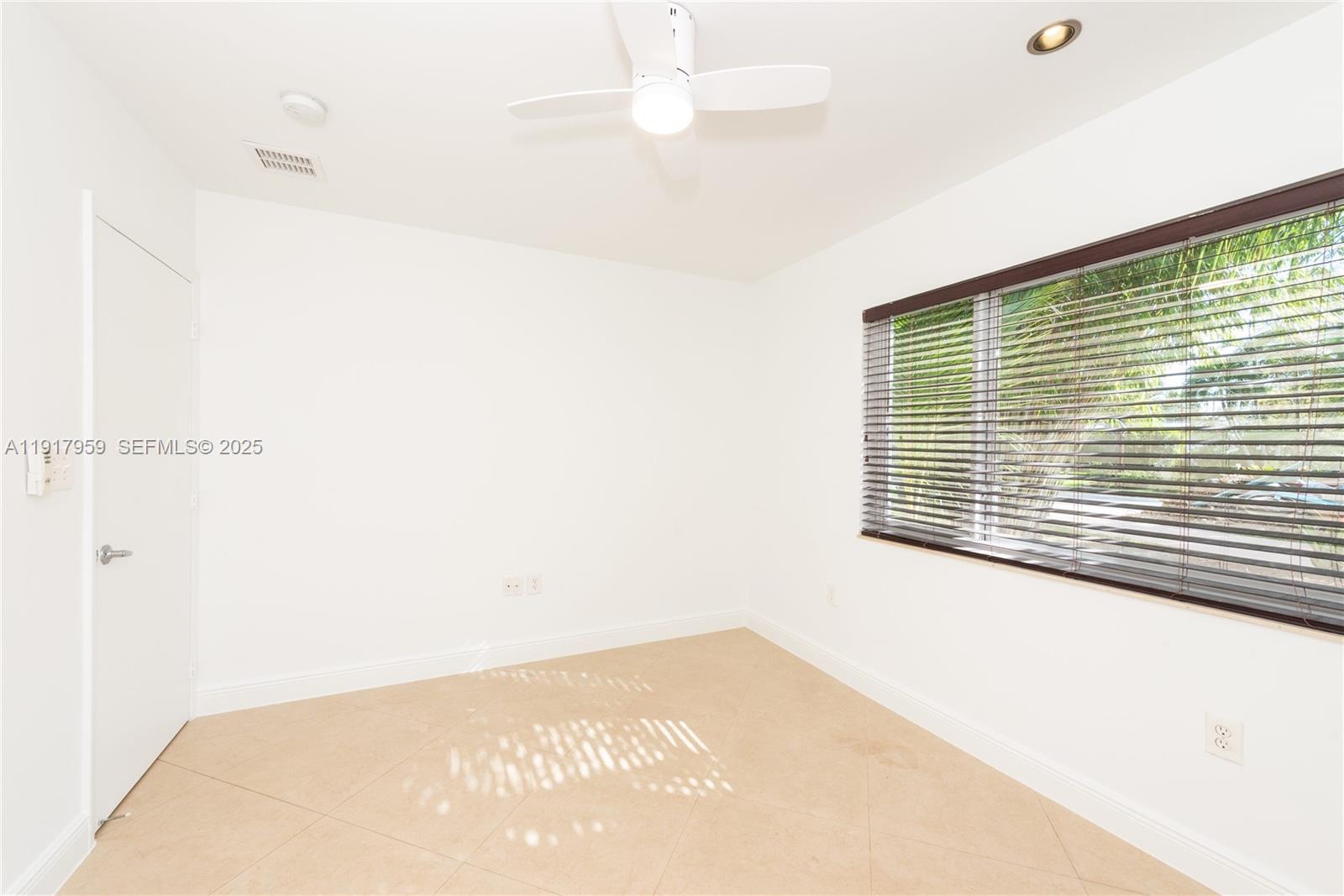 CORAL REEF ESTATES - Residential Lease