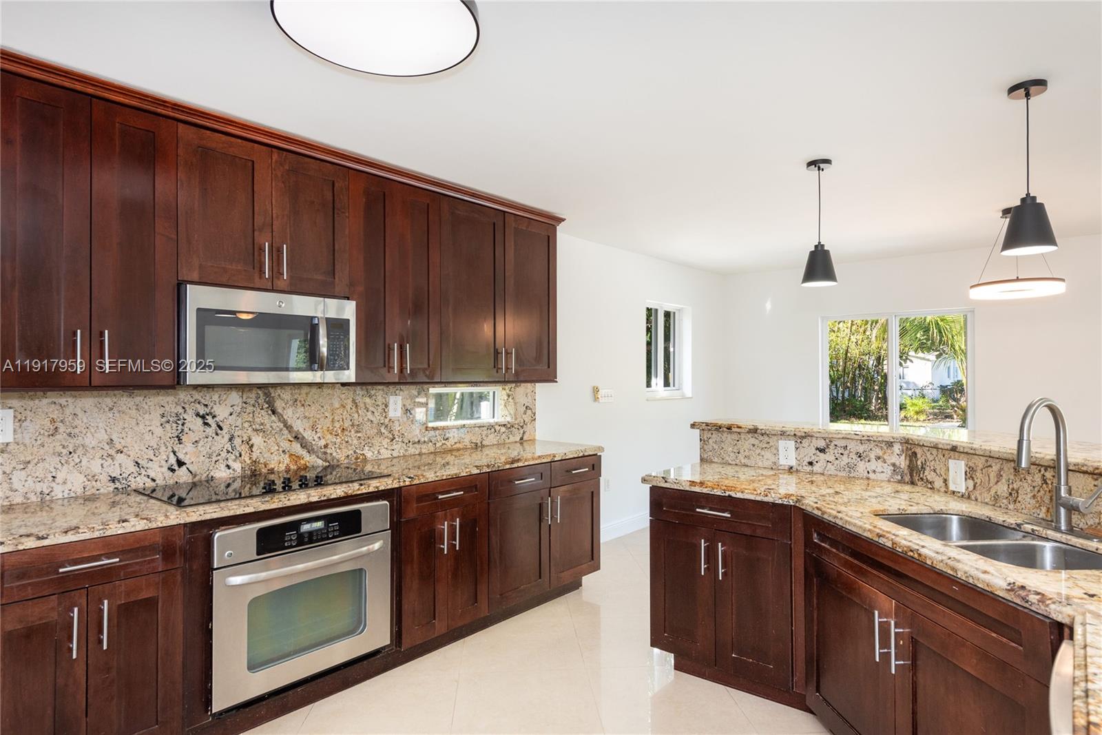 CORAL REEF ESTATES - Residential Lease