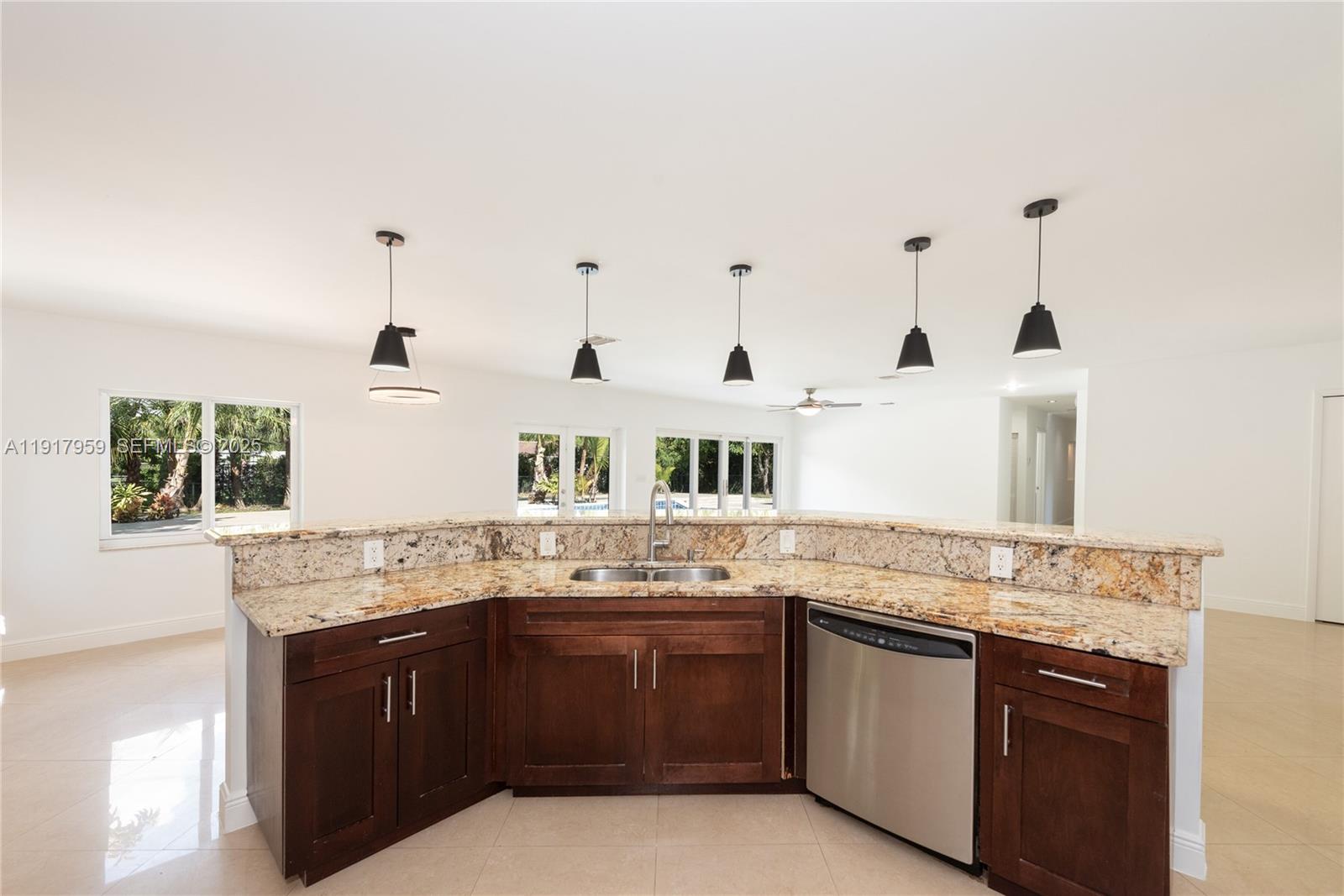 CORAL REEF ESTATES - Residential Lease