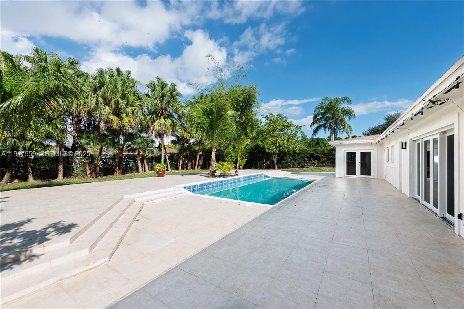 CORAL REEF ESTATES - Residential Lease