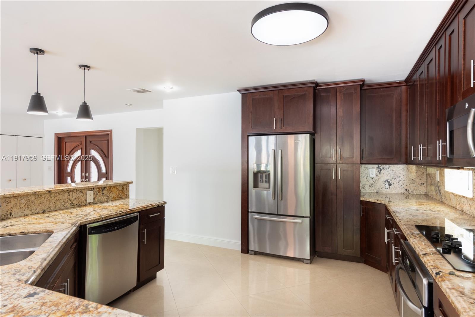 CORAL REEF ESTATES - Residential Lease