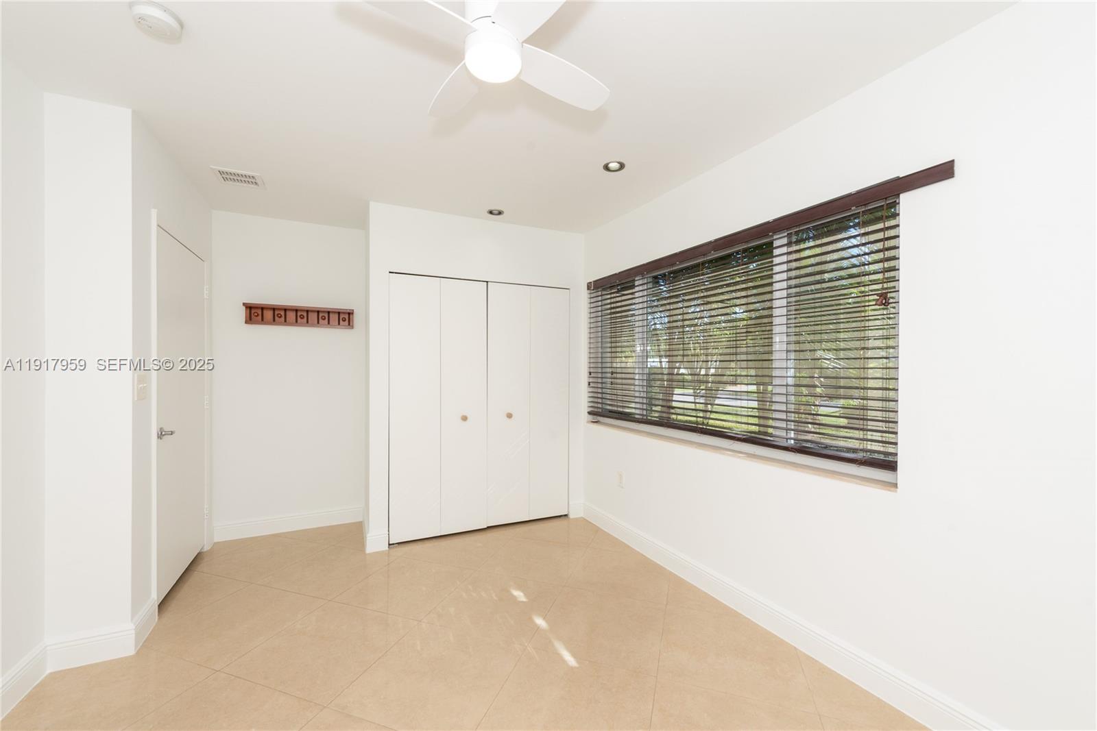 CORAL REEF ESTATES - Residential Lease