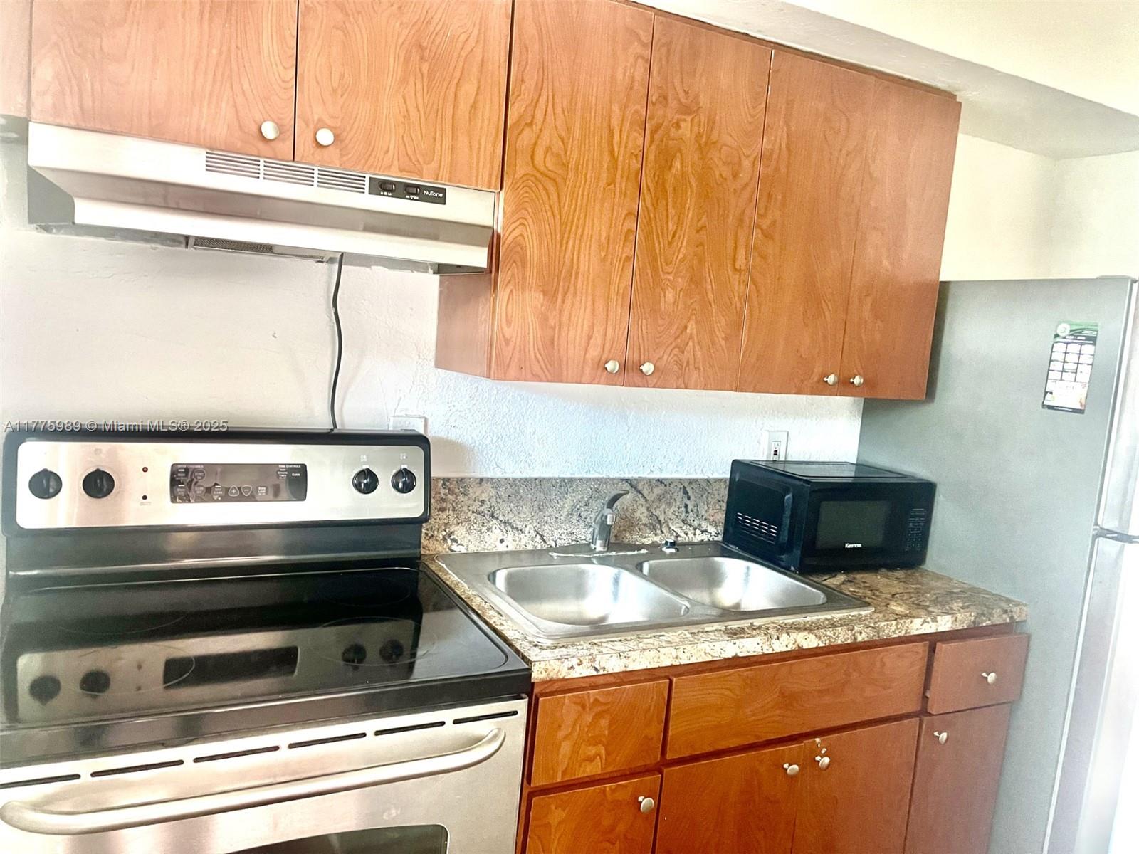 Rental Property at 2247 Simms St 6, Hollywood, Broward County, Florida - Bedrooms: 1 
Bathrooms: 1  - $1,500 MO.