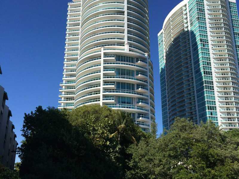 Super location!!! 966 sq ft, 2/2, in gated (24 hr security), bay-front building. Comfortable split plan, with walk-in, built-in closets, Tile floors. Neat kitchen with gas stove. Private balcony and gorgeous open bay views from the heated pool and tikki b ar/BBQ area and fishing pier. Dock available. Live near to Bristol Tower and financial district, beaches, Downtown, Grove, Gables and lots of fine restaurants and night life. Corporate owned and managed. Vacant and ready to rent.