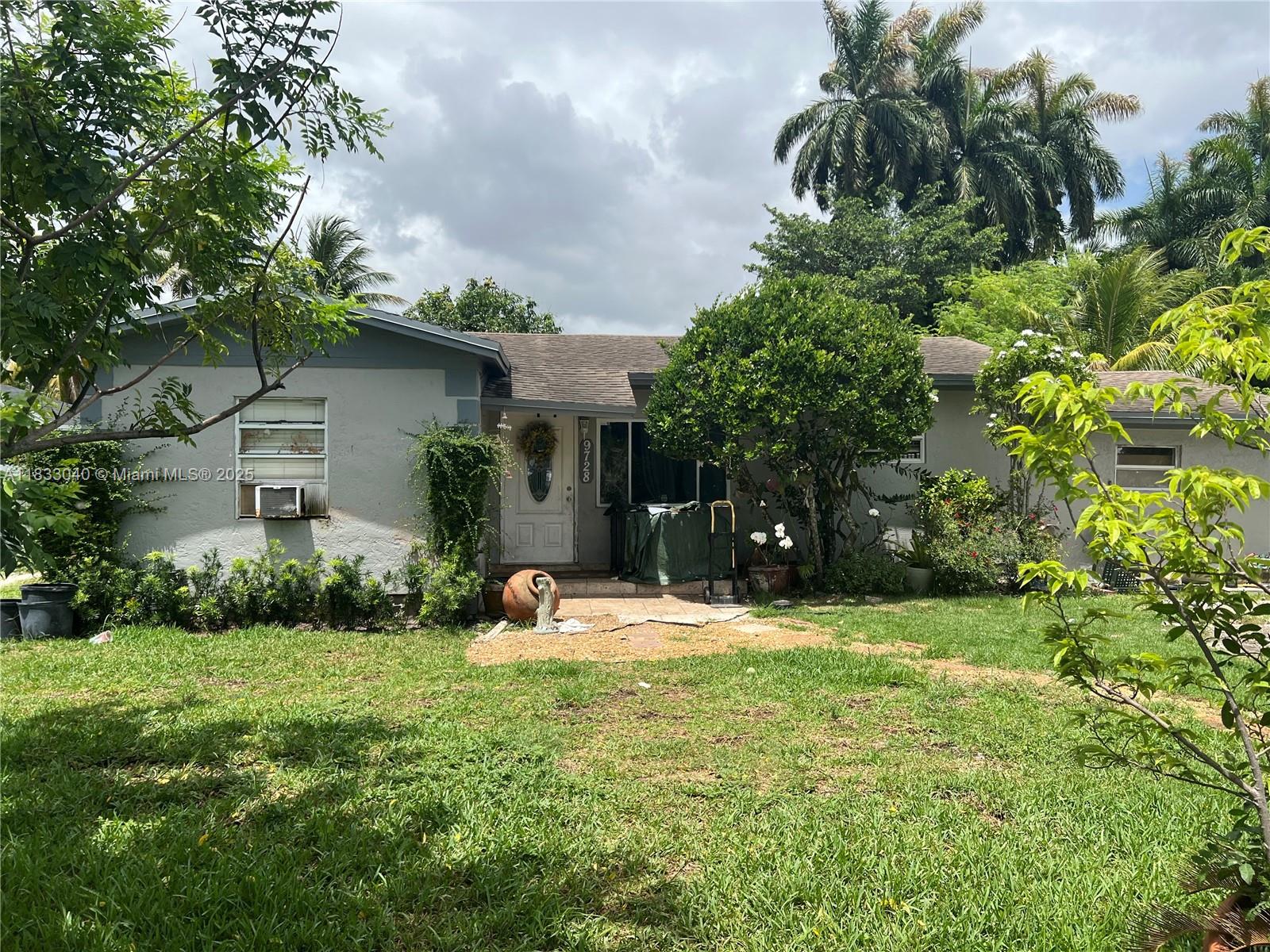 Come see this 2-bedroom, 1-bathroom single family home. Perfect for first-time homebuyers or savvy investors. This property offers a comfortable and efficient layout for easy living.