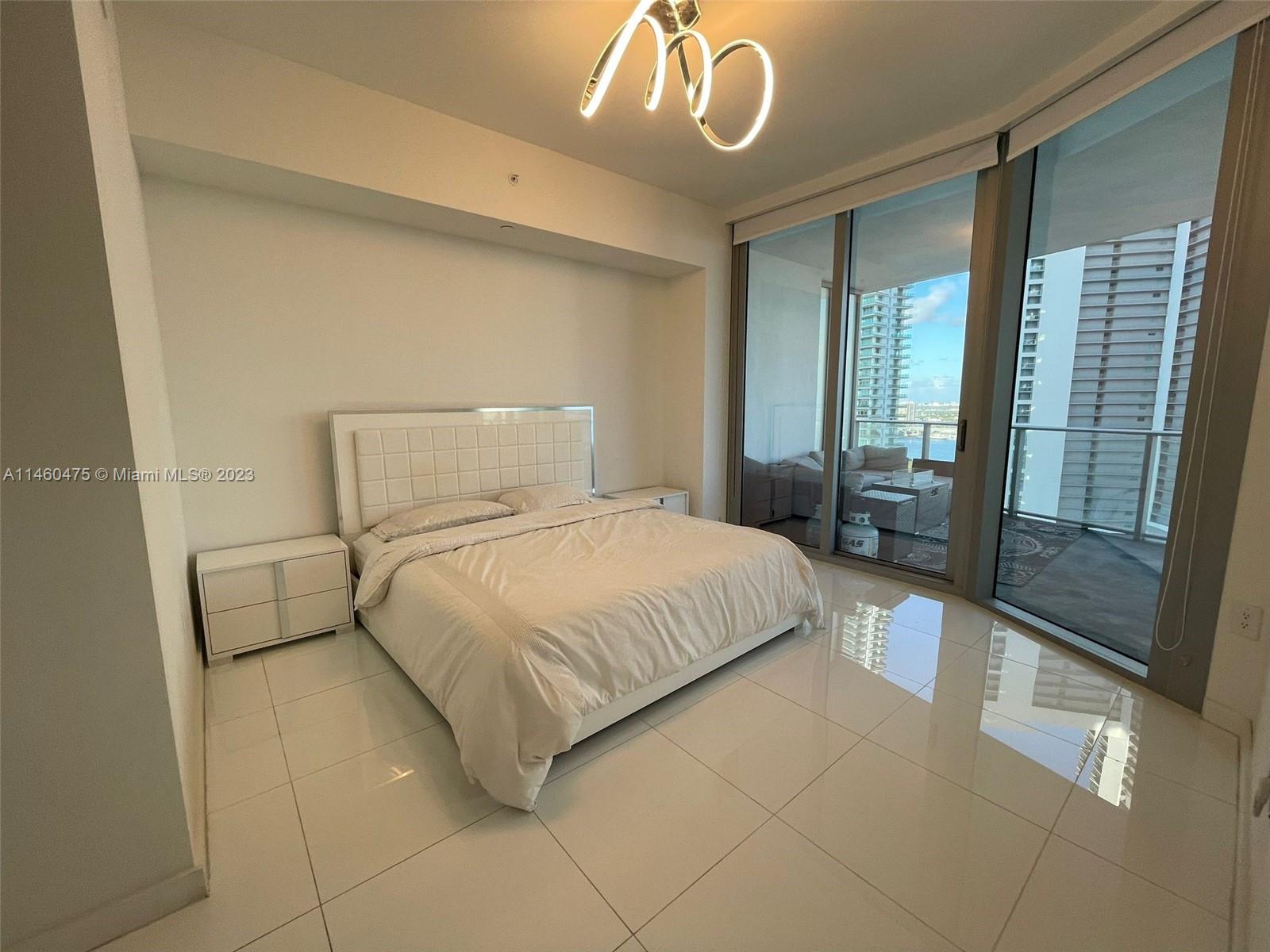 PARAMOUNT MIAMI WORLDCENT - Residential Lease