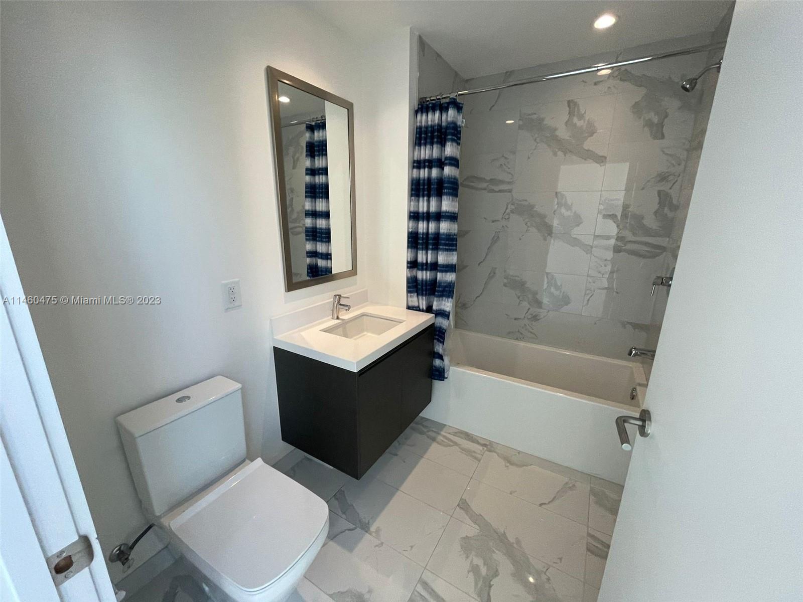 PARAMOUNT MIAMI WORLDCENT - Residential Lease