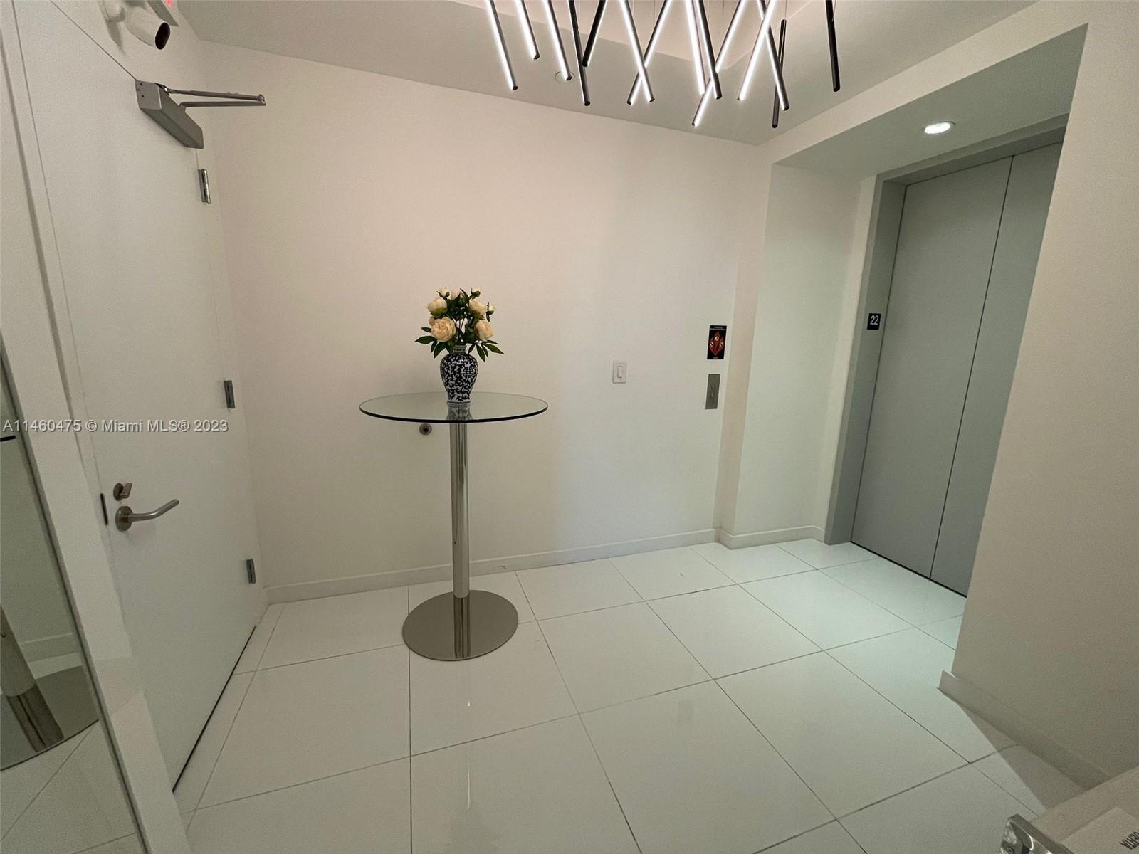 PARAMOUNT MIAMI WORLDCENT - Residential Lease