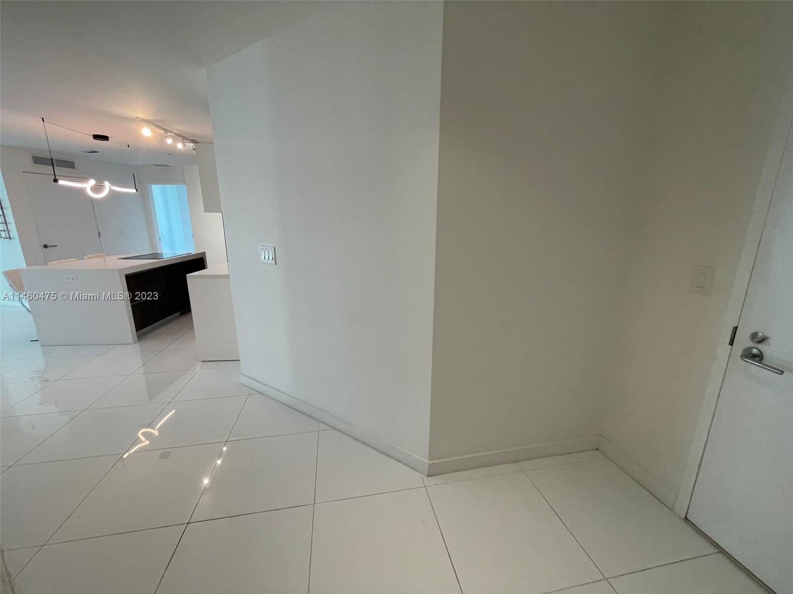 PARAMOUNT MIAMI WORLDCENT - Residential Lease