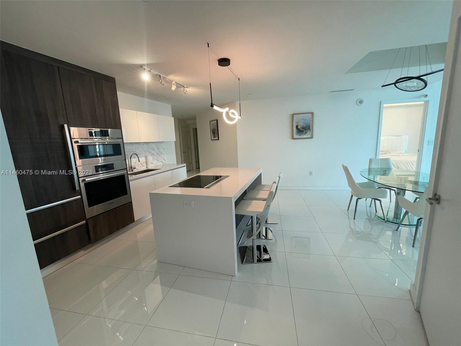 PARAMOUNT MIAMI WORLDCENT - Residential Lease