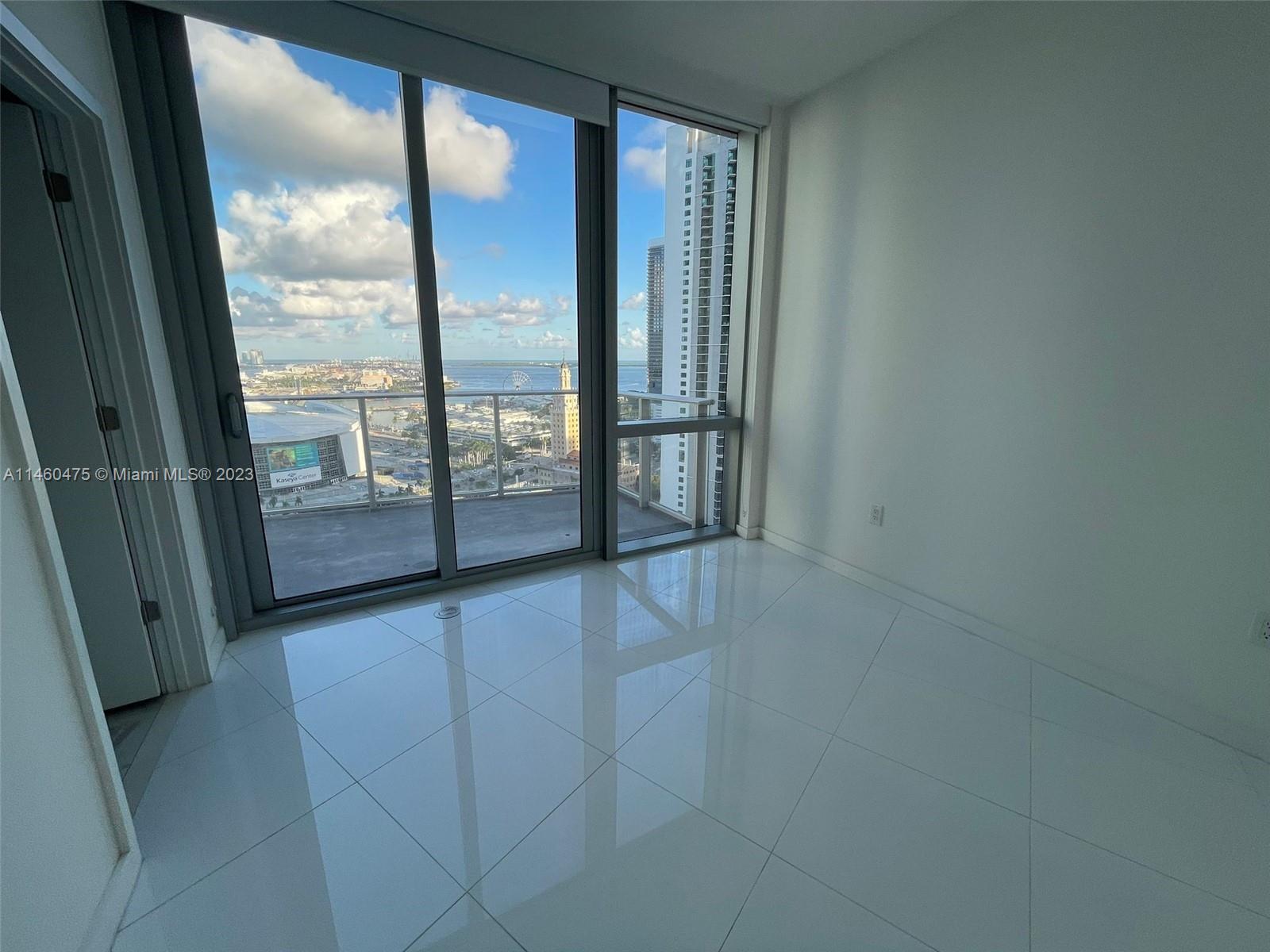 PARAMOUNT MIAMI WORLDCENT - Residential Lease