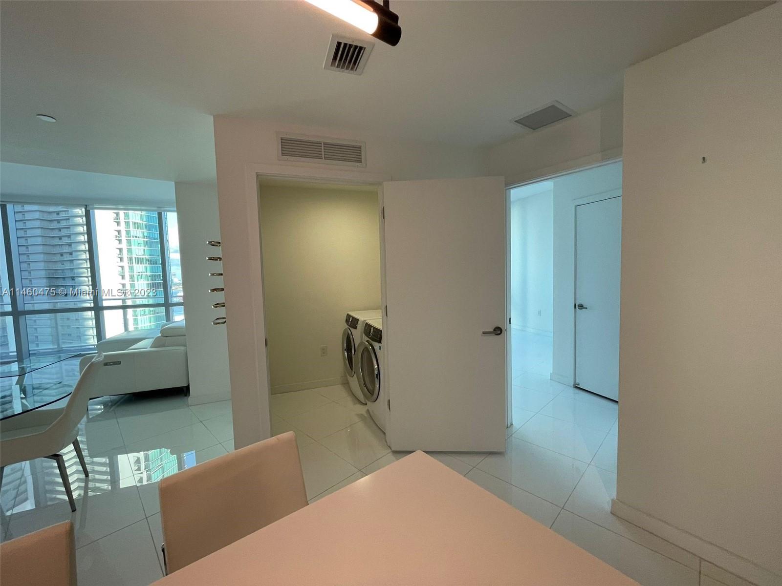 PARAMOUNT MIAMI WORLDCENT - Residential Lease