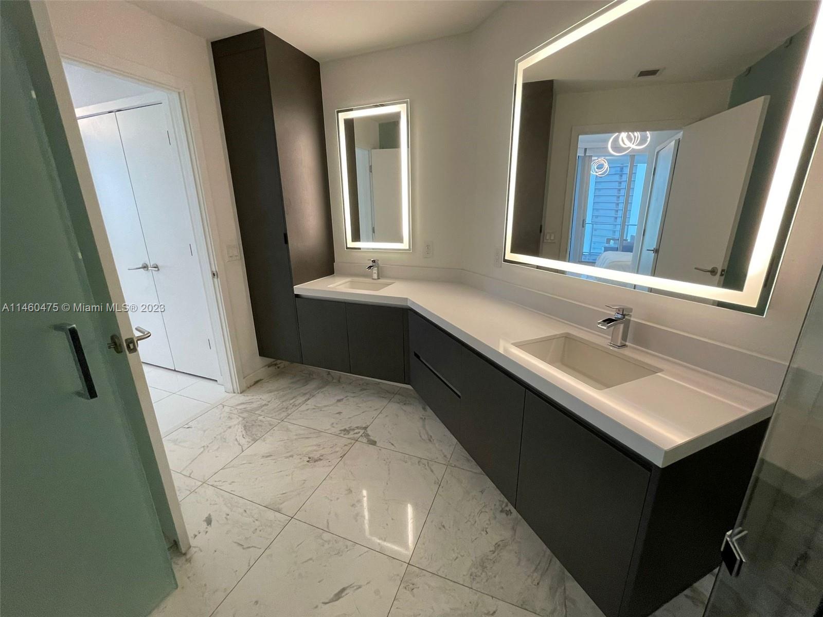 PARAMOUNT MIAMI WORLDCENT - Residential Lease