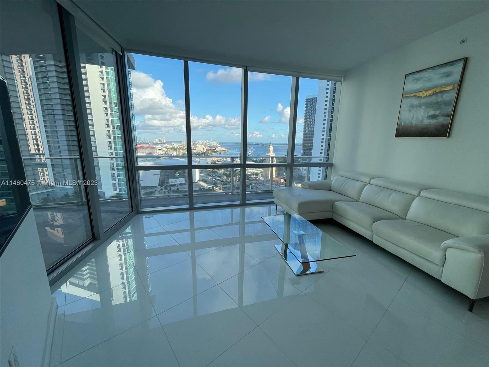 PARAMOUNT MIAMI WORLDCENT - Residential Lease