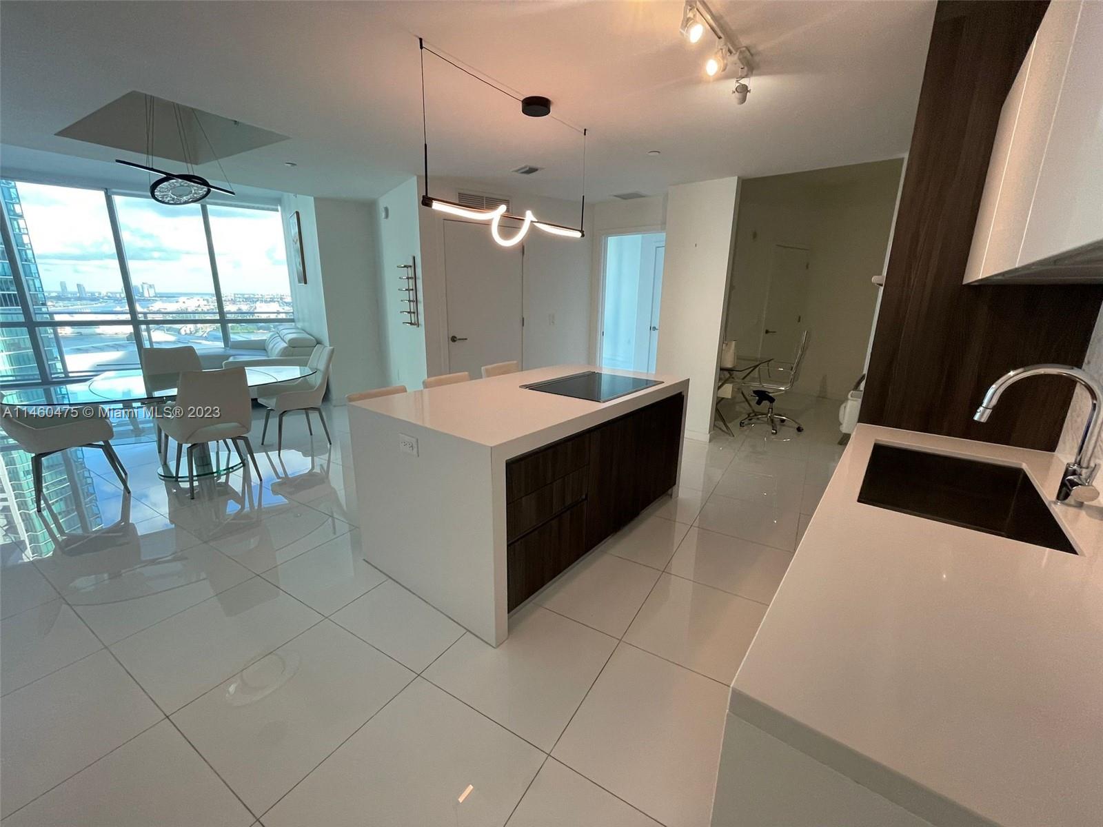PARAMOUNT MIAMI WORLDCENT - Residential Lease