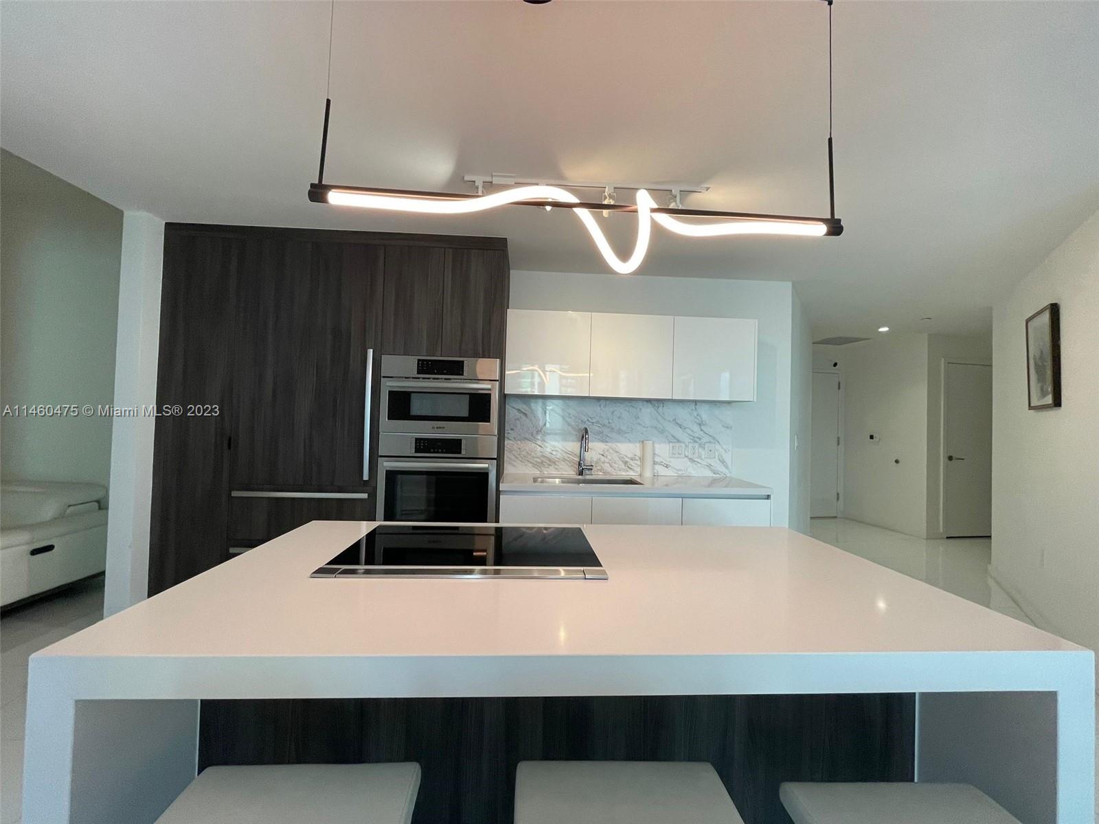 PARAMOUNT MIAMI WORLDCENT - Residential Lease