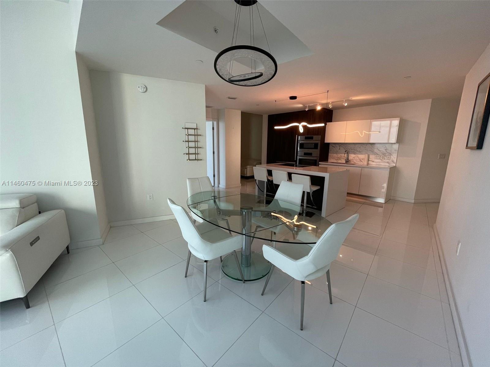 PARAMOUNT MIAMI WORLDCENT - Residential Lease