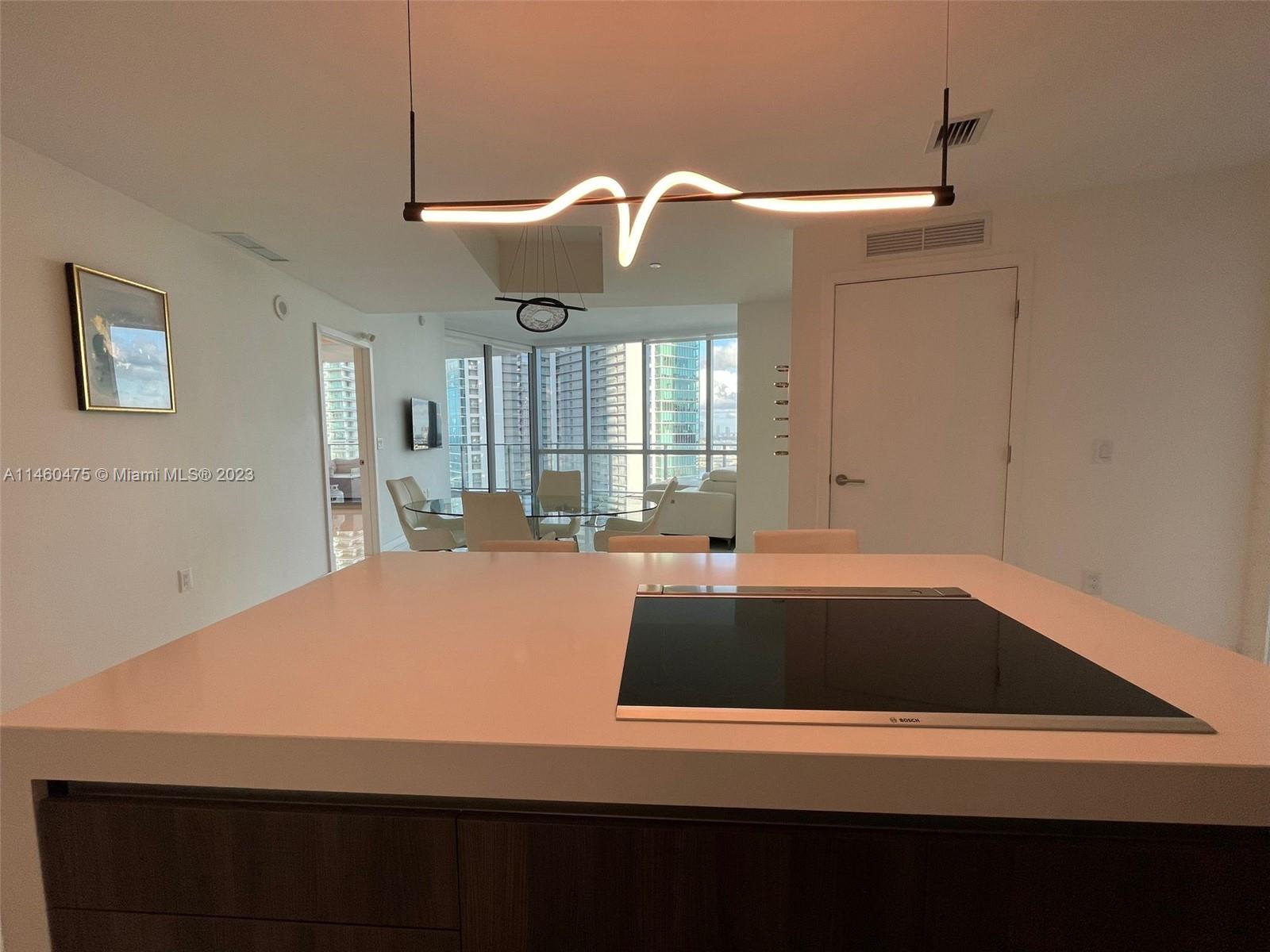 PARAMOUNT MIAMI WORLDCENT - Residential Lease