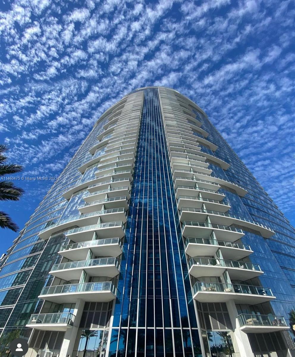 PARAMOUNT MIAMI WORLDCENT - Residential Lease