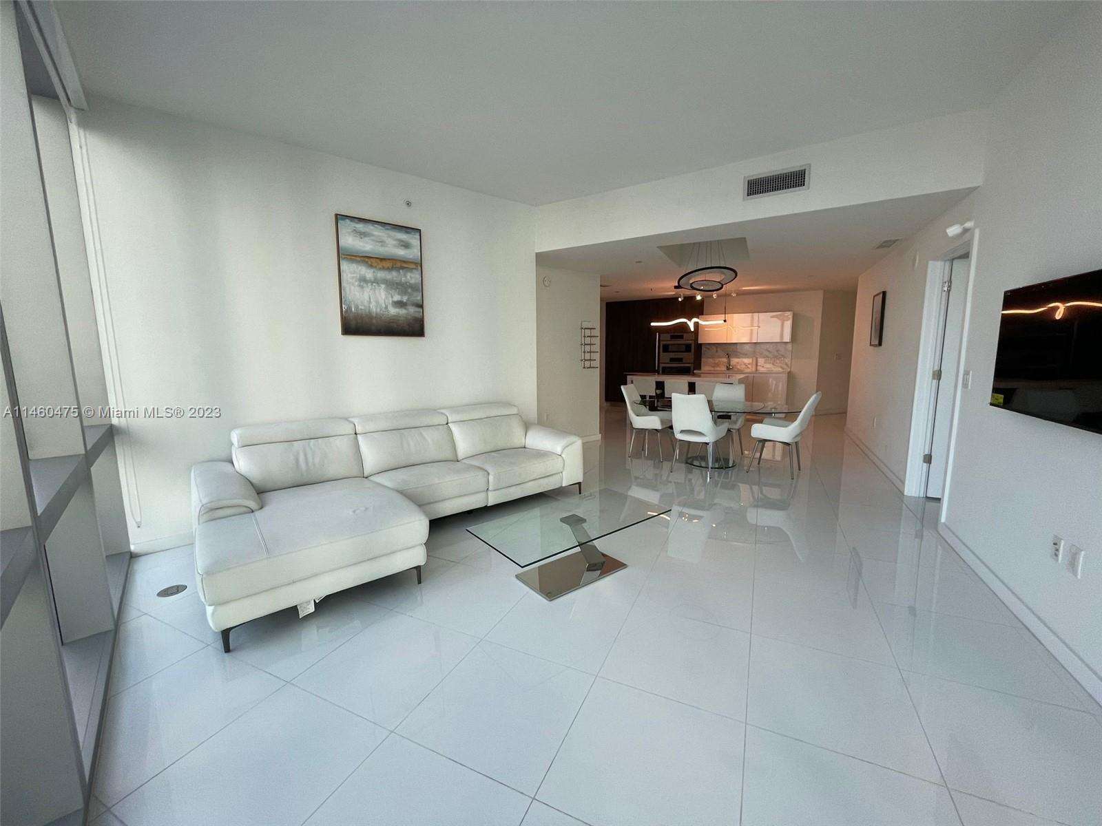 PARAMOUNT MIAMI WORLDCENT - Residential Lease