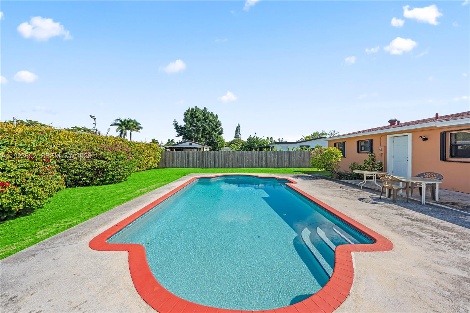 LEE BELL HOMES - Residential