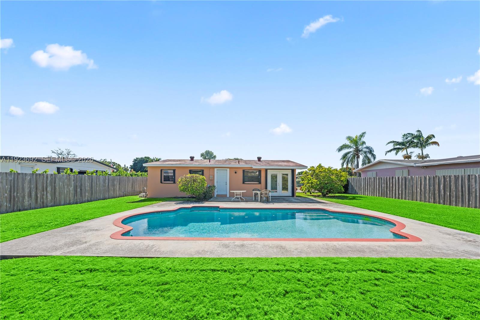 LEE BELL HOMES - Residential