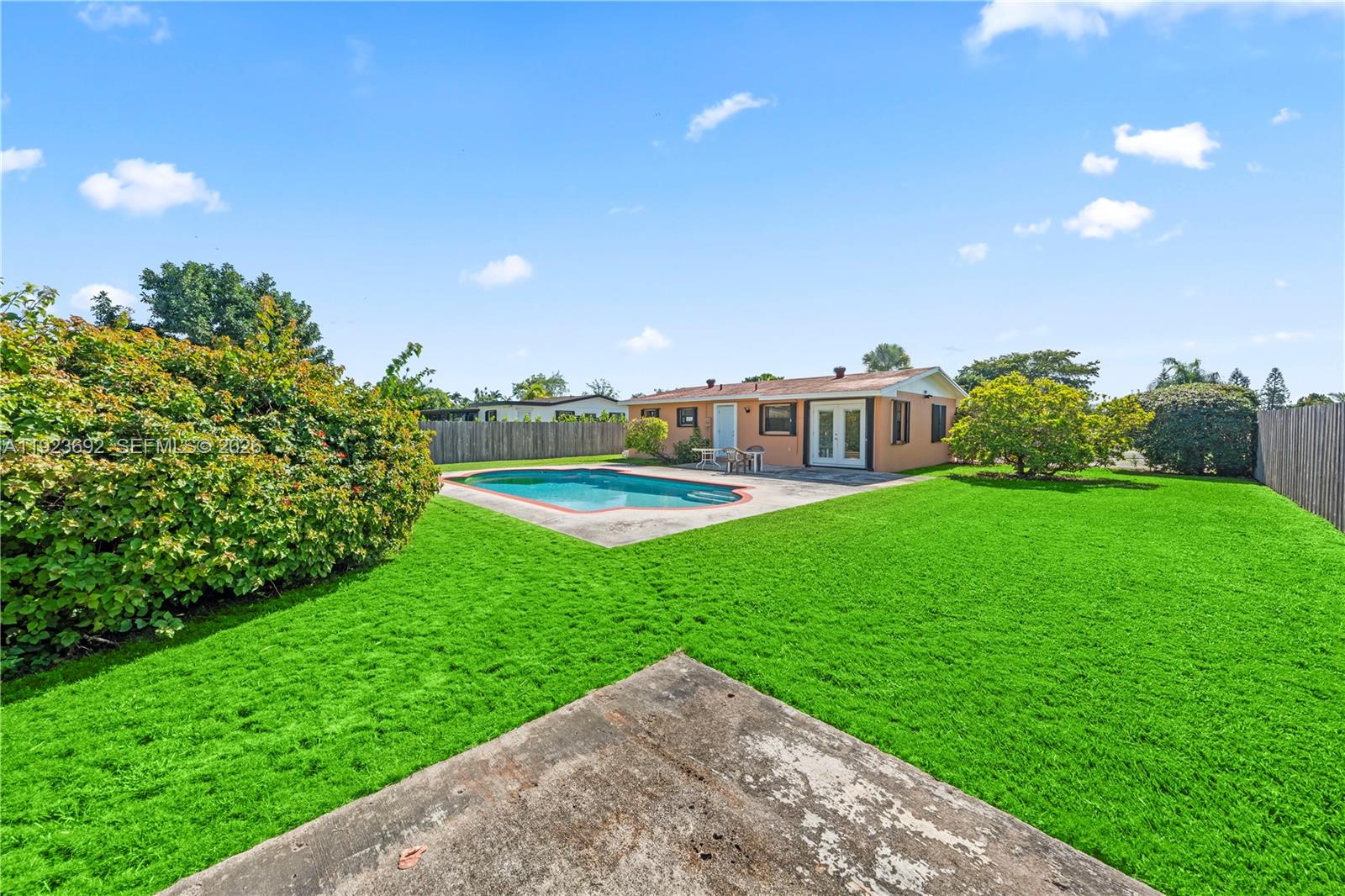 LEE BELL HOMES - Residential