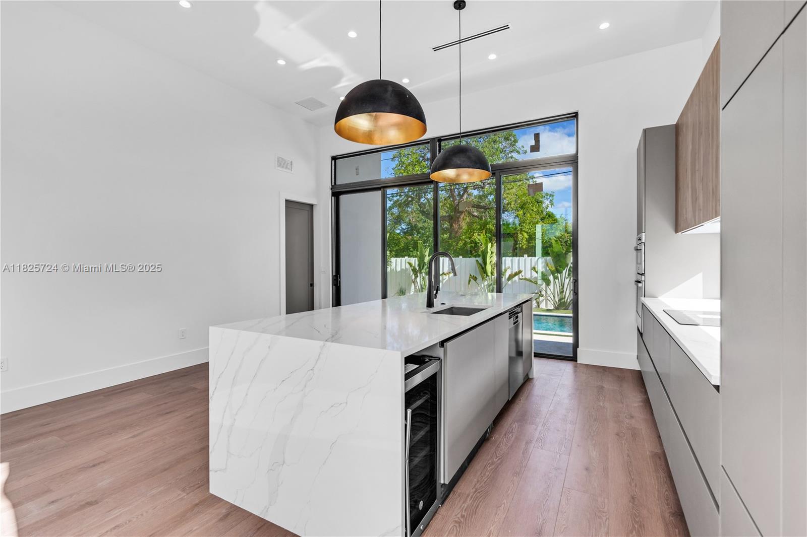 ALLENDALE SUB DB 943-562 - Residential Lease