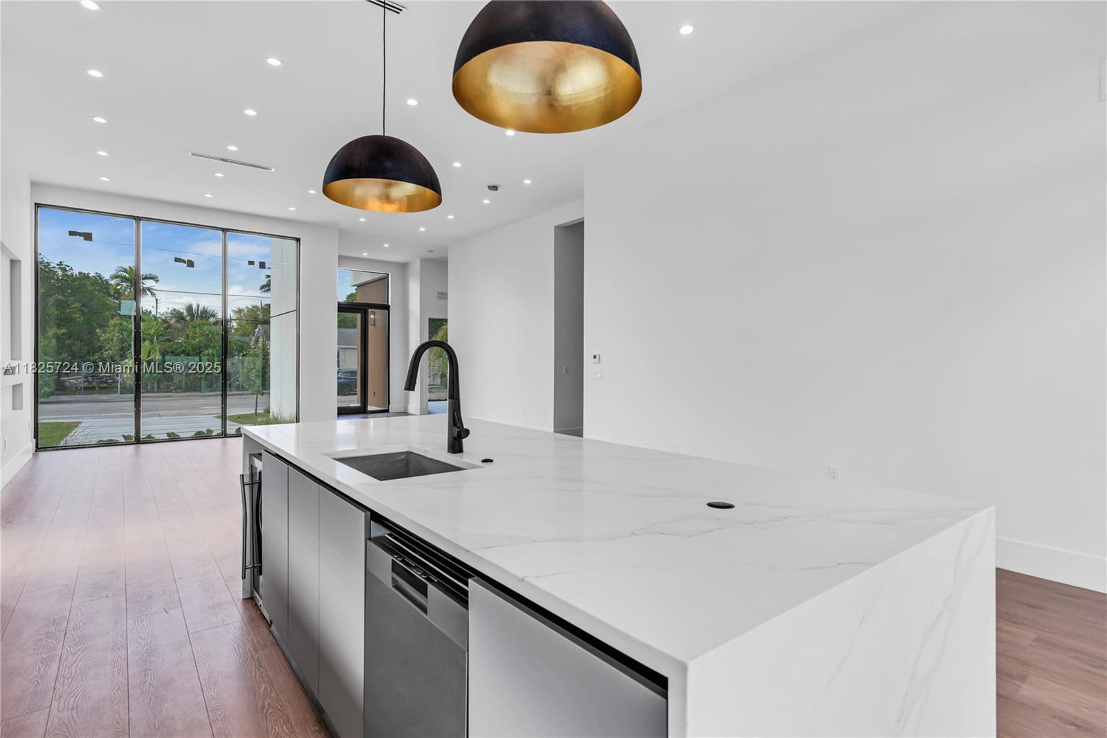 ALLENDALE SUB DB 943-562 - Residential Lease