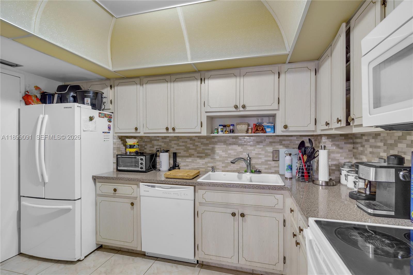 HILLCREST EAST NO 22 COND - Residential