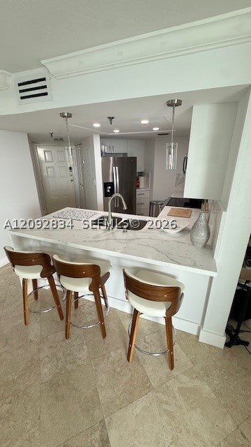 5880 Collins Ave 1104
