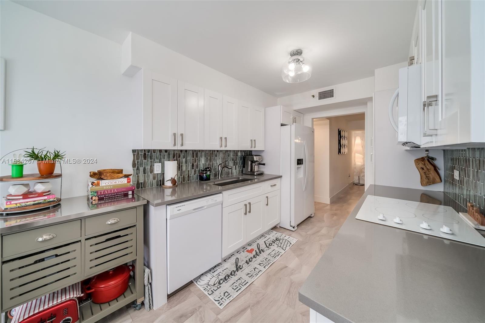 SUMMIT CONDO - Residential