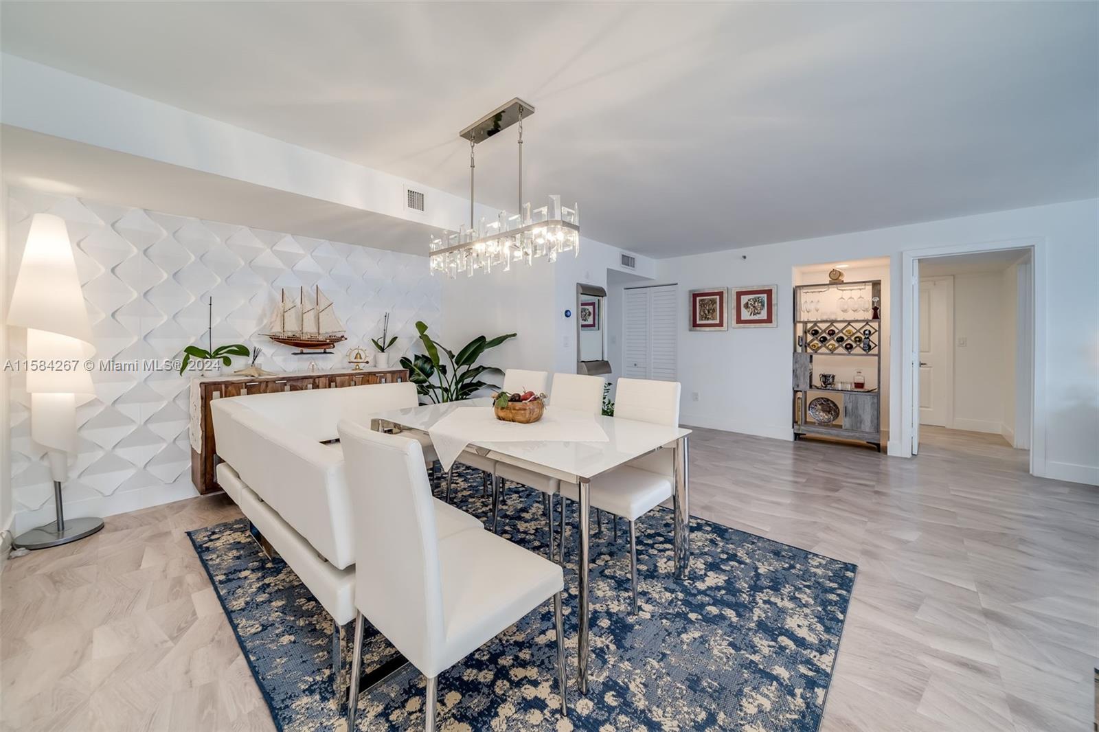 SUMMIT CONDO - Residential