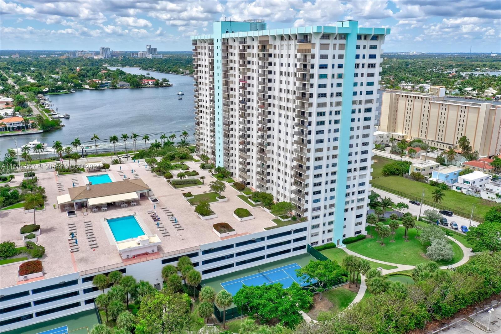 SUMMIT CONDO - Residential