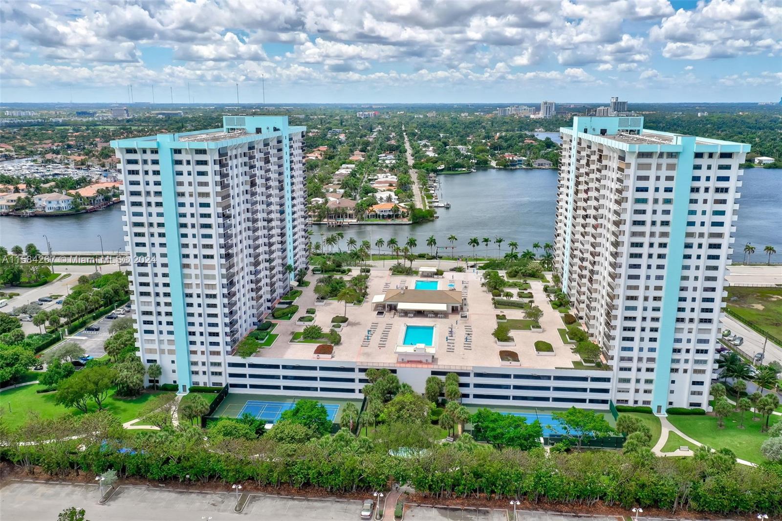 SUMMIT CONDO - Residential