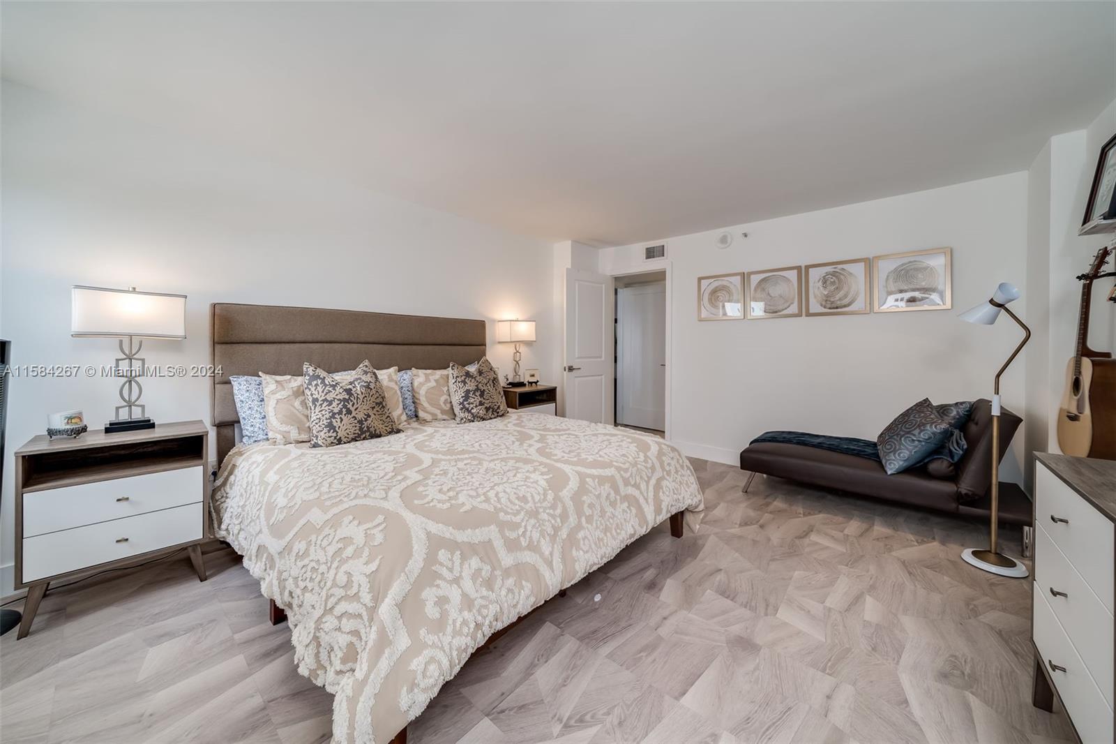 SUMMIT CONDO - Residential
