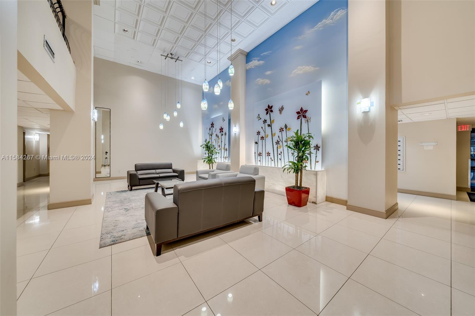 SUMMIT CONDO - Residential