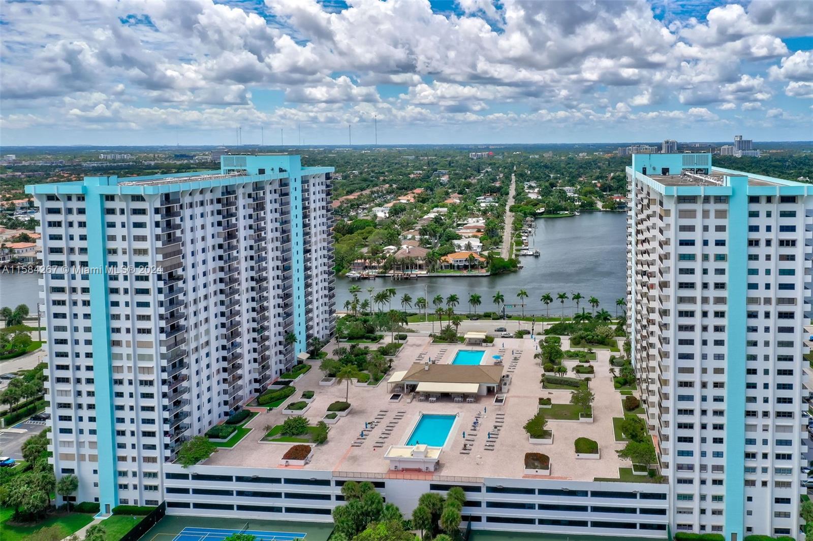 SUMMIT CONDO - Residential