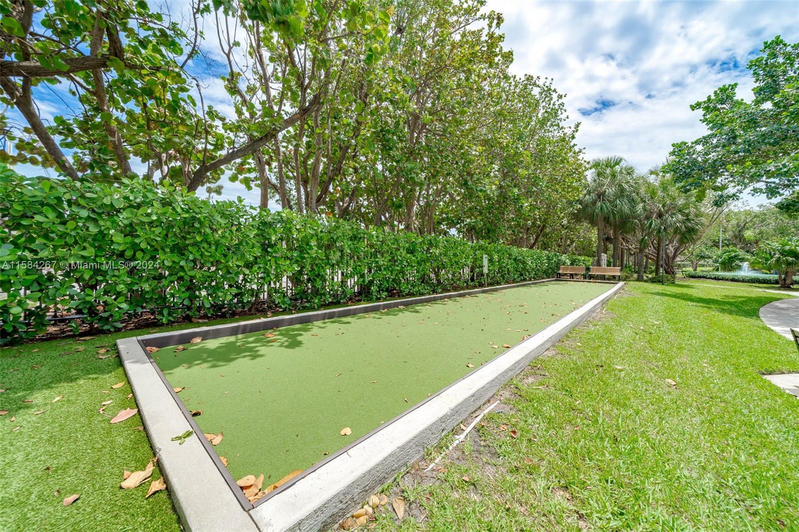 SUMMIT CONDO - Residential
