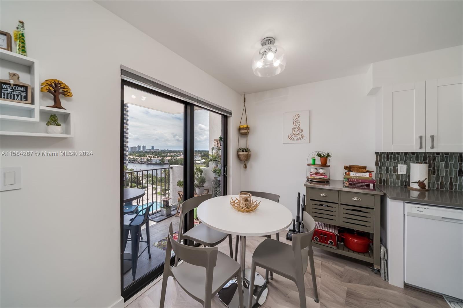 SUMMIT CONDO - Residential