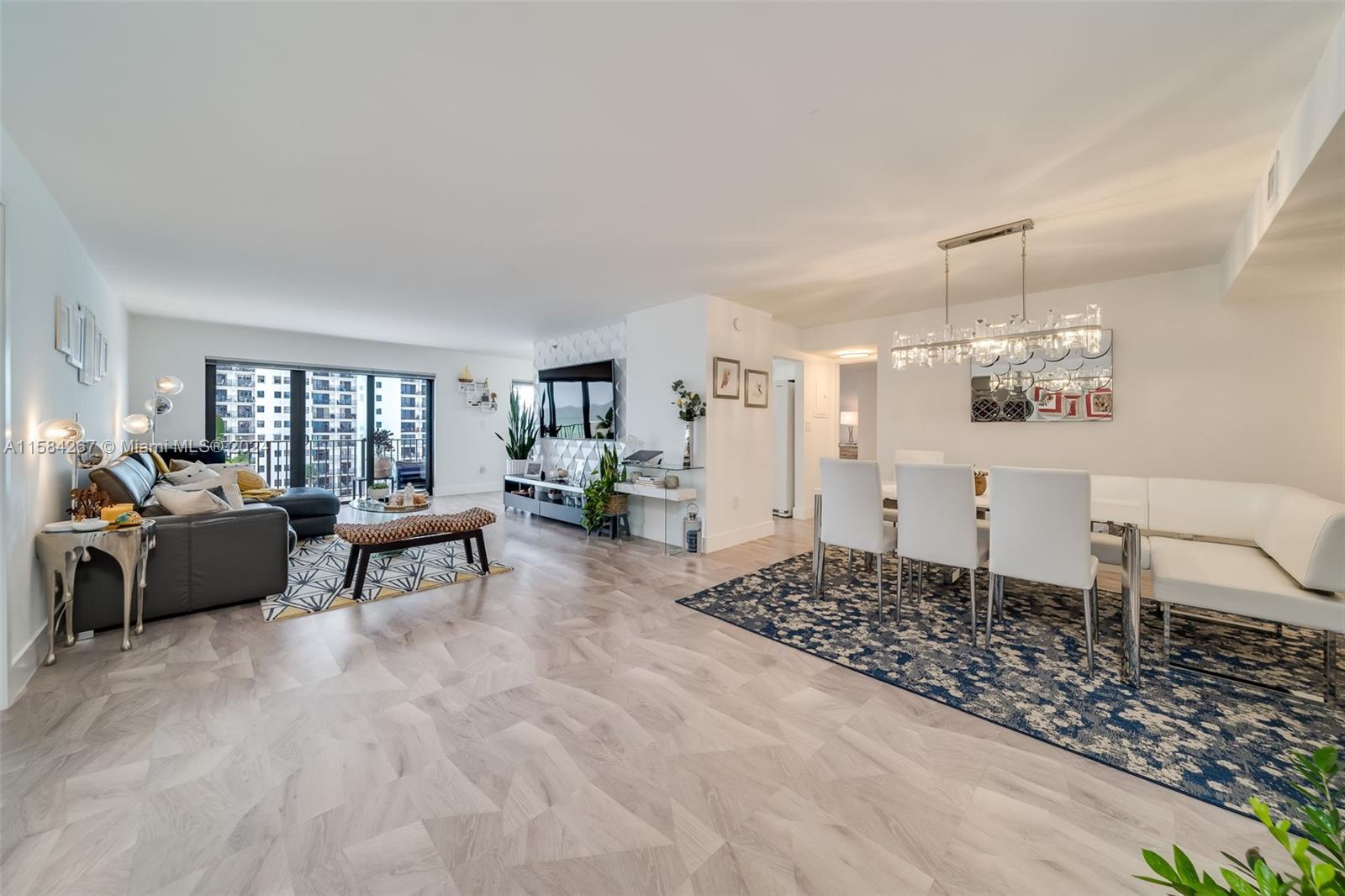 SUMMIT CONDO - Residential