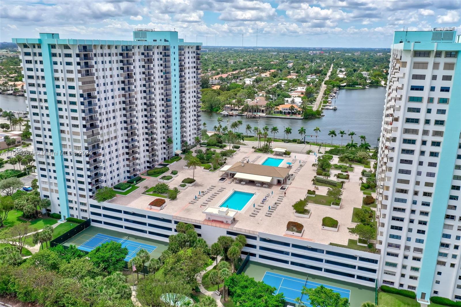 SUMMIT CONDO - Residential