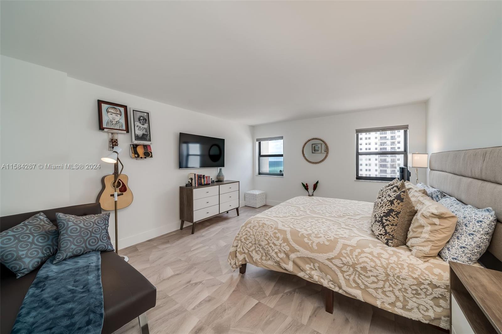 SUMMIT CONDO - Residential
