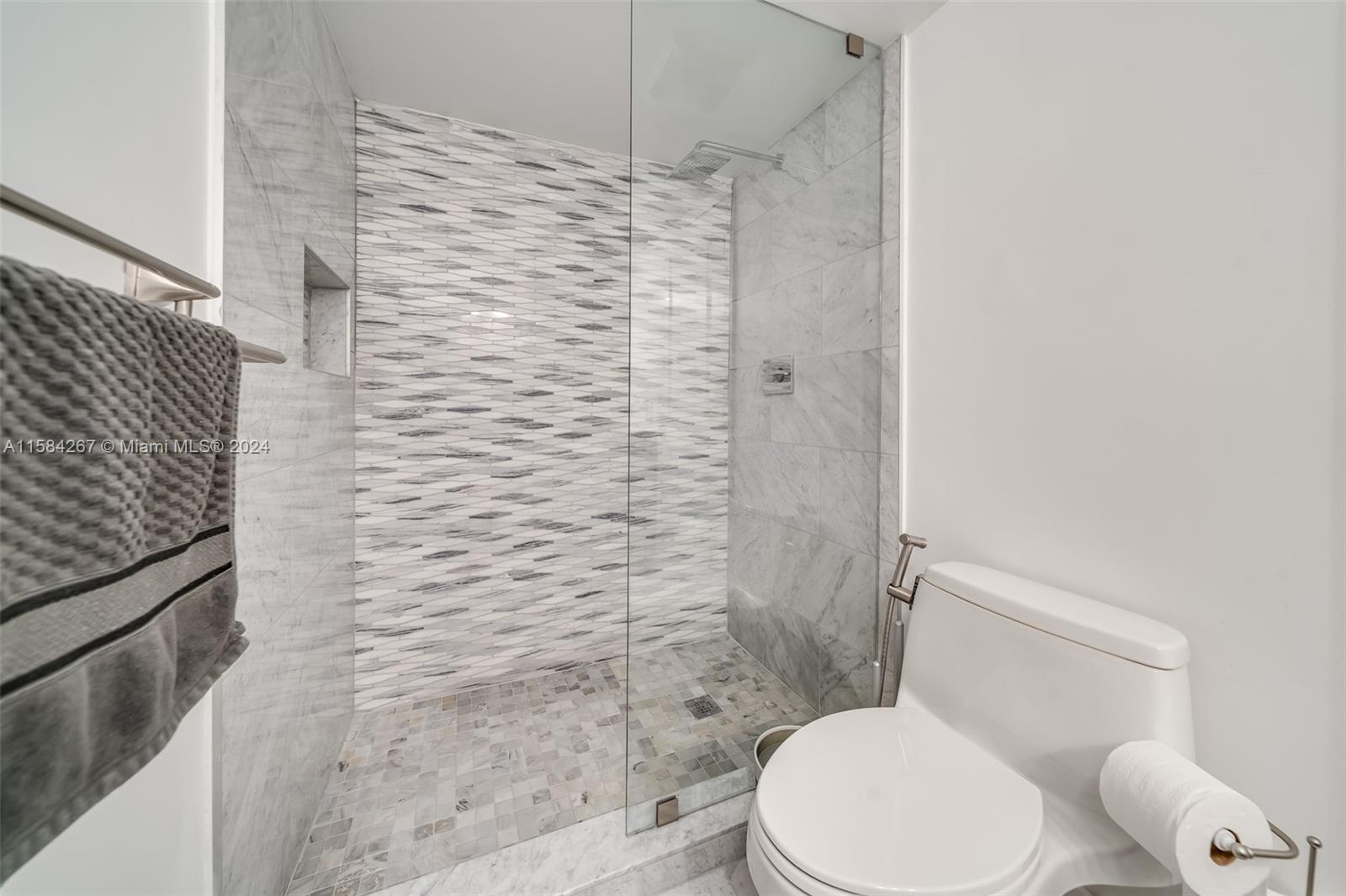 SUMMIT CONDO - Residential
