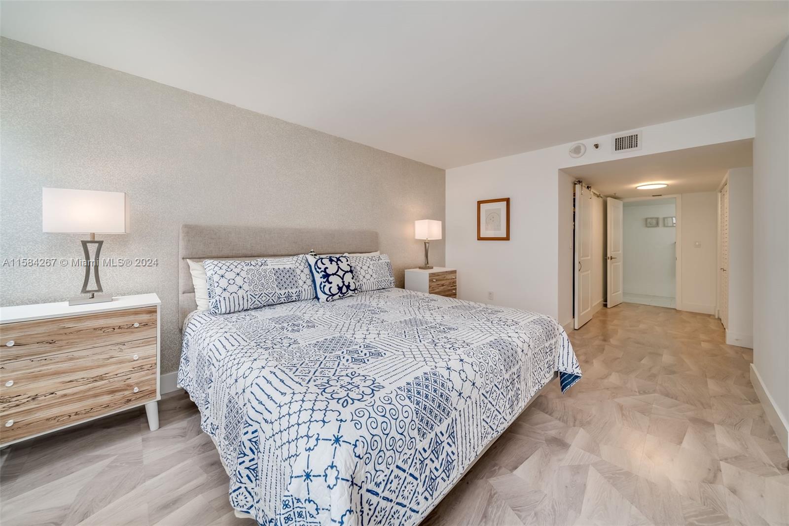 SUMMIT CONDO - Residential