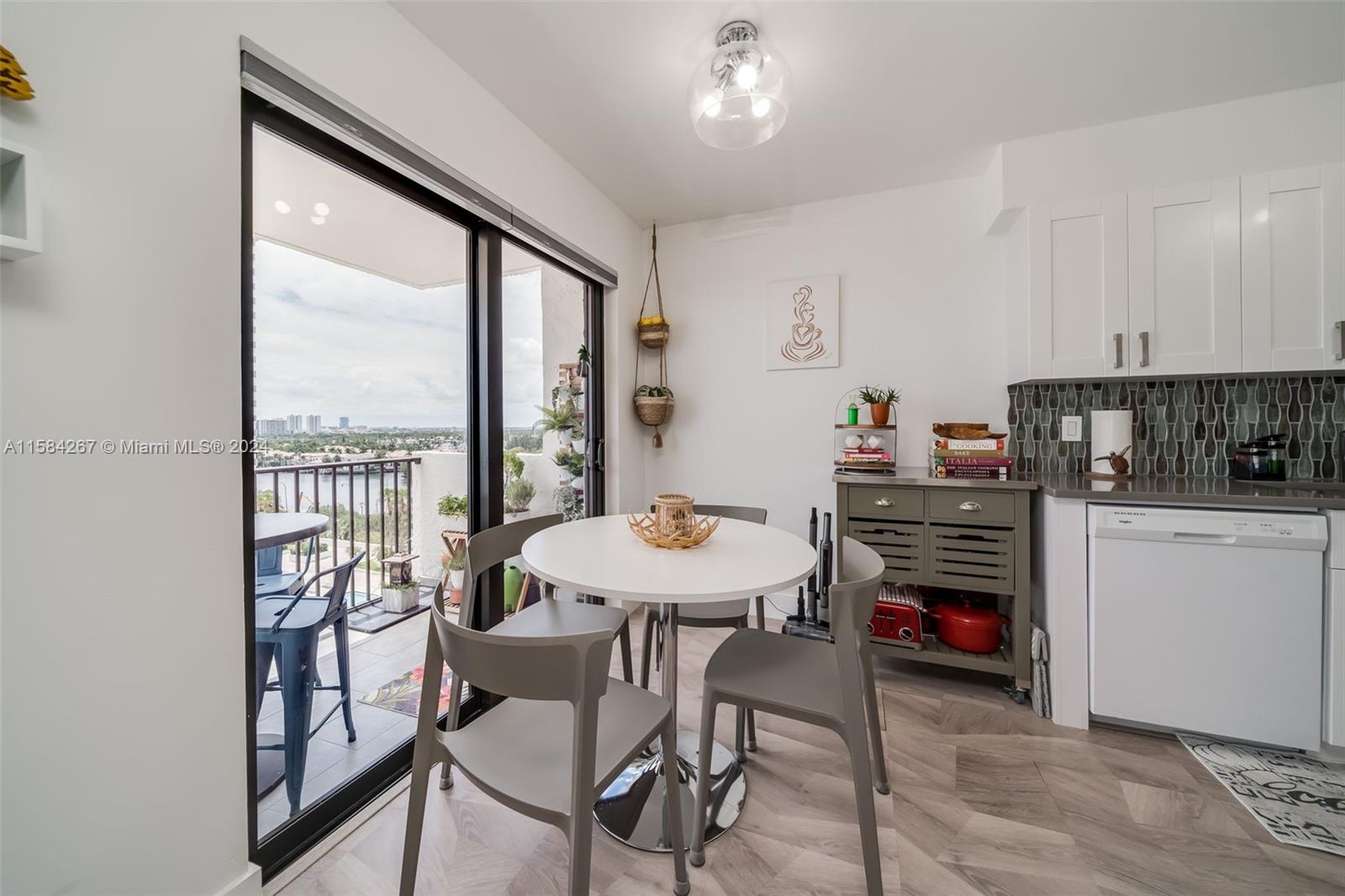 SUMMIT CONDO - Residential