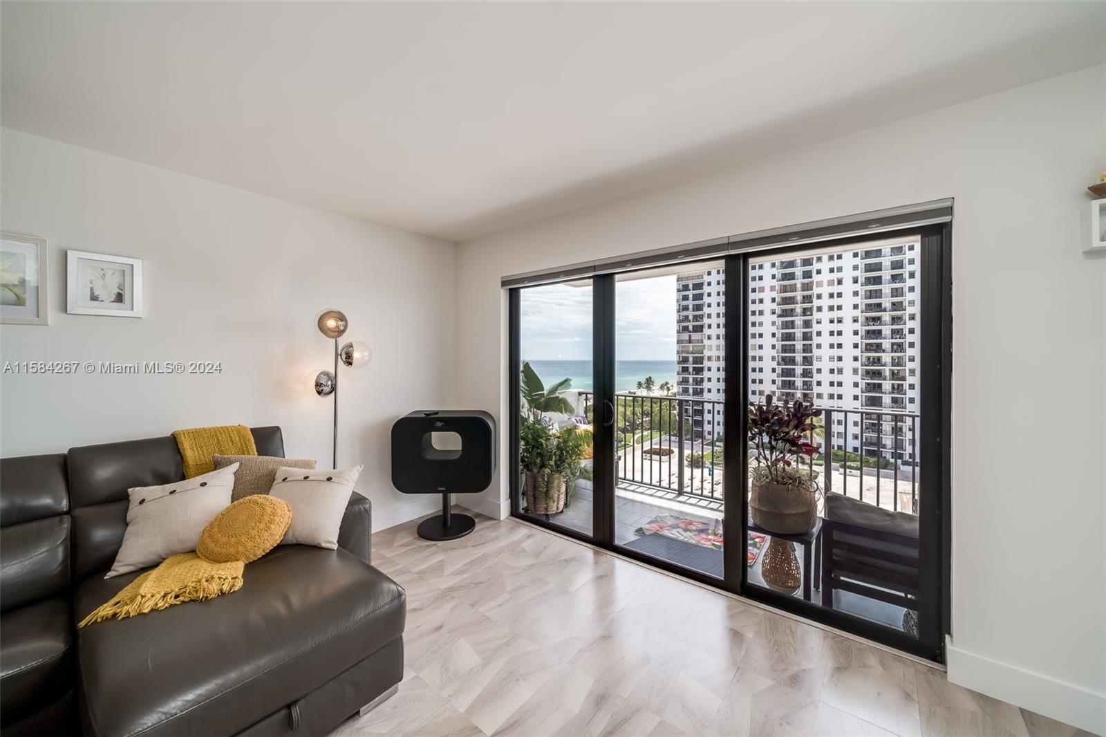 SUMMIT CONDO - Residential