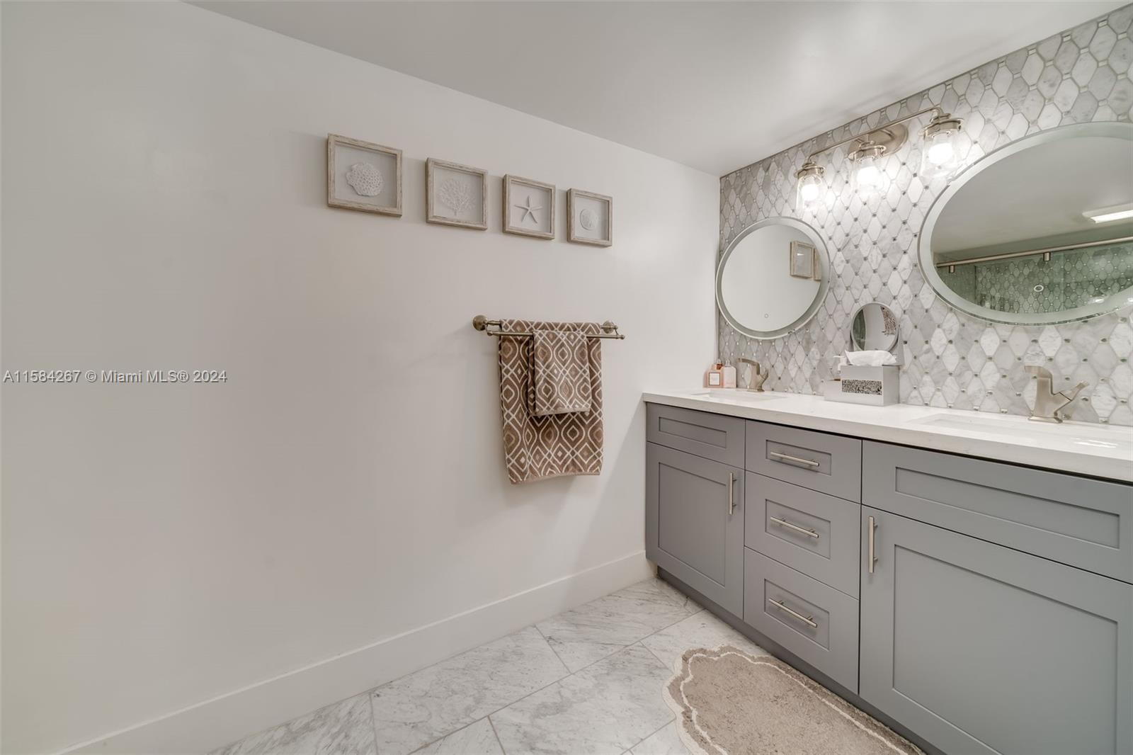 SUMMIT CONDO - Residential